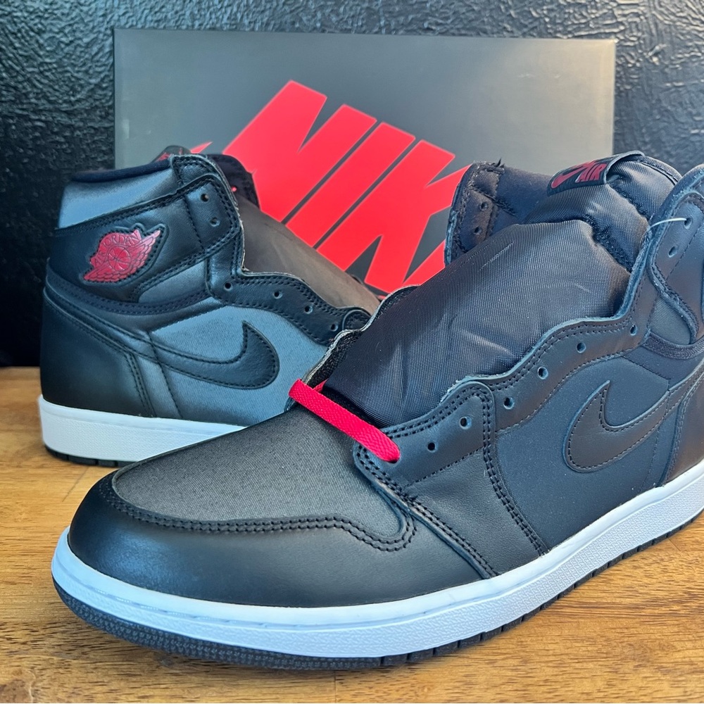 Air Jordan 1 Retro High OG Black Satin / Black Gym Red